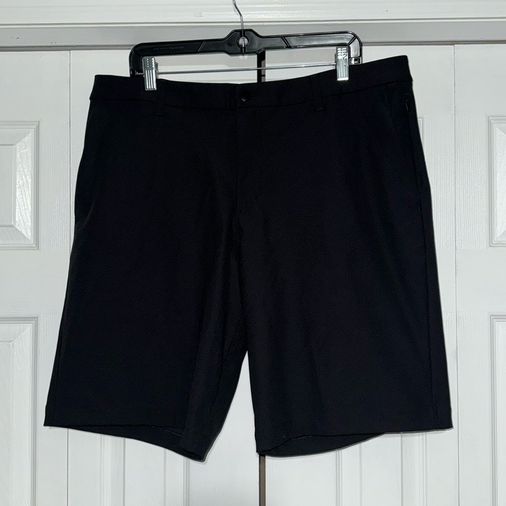 Men’s Lululemon golf shorts